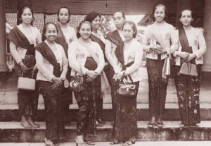 Foto courtesy of http://manto0780.blogspot.com/2013/05/kebaya.html